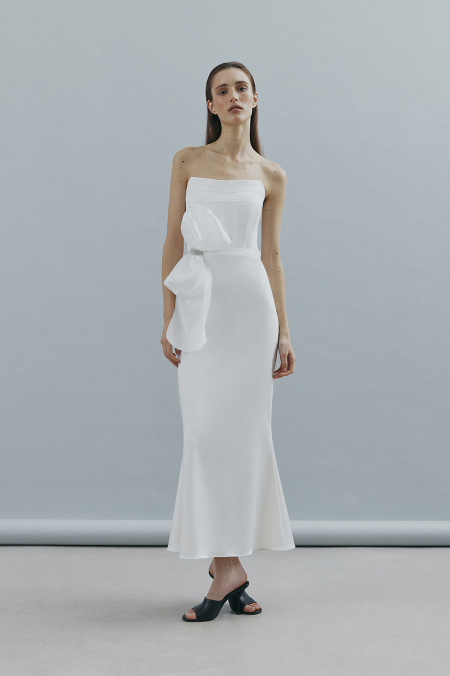 Structured corset dress with sculpted details – TOTAL WHITE
